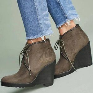 NEW IN BOX ANTHROPOLOGIE VANESSA WU SZ 38/7.5 GREEN SUEDE WEDGE BOOT RETAIL $198